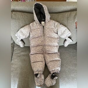 Gap Baby down insulated one piece snowsuit w/ detachable gloves + footies, 6-12m